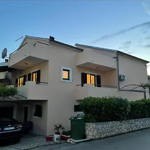 delfin-apartments.hotelinzadar.com/